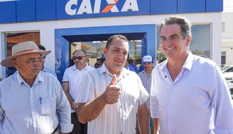 Ciro Nogueira visita agência bancária inaugurada em Simplício Mendes
