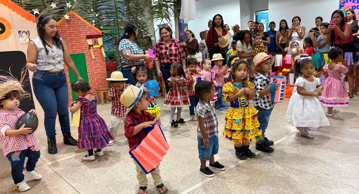 Secretaria Municipal de Educação de Esperantina prestigia Arraiá da Aninha e celebra as tradições juninas