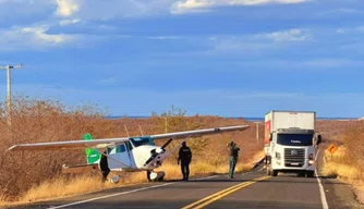 Avião de pequeno porte faz pouso forçado em rodovia entre Jaicós e Campo Grande do Piauí