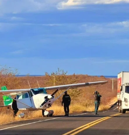 Avião de pequeno porte faz pouso forçado em rodovia no interior do Piauí