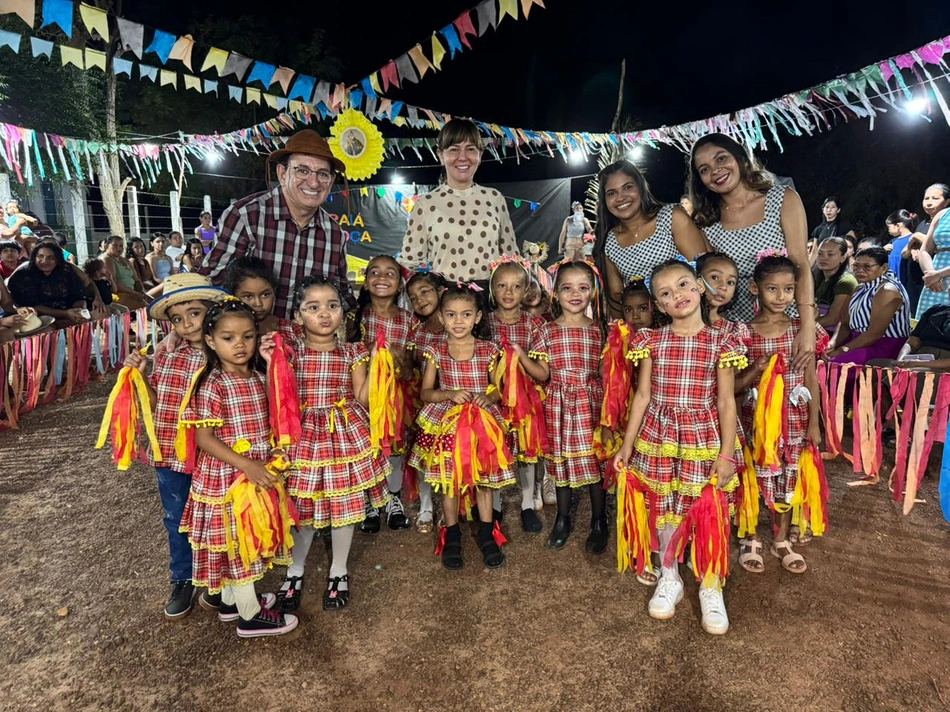 Ivanária Sampaio prestigia Arraiá da Escola Ricardo Francisco de Amorim em Esperantina