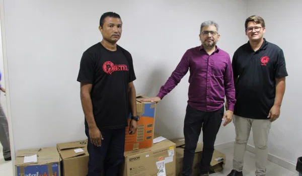 MPT-PI doa cerca de 300 quilos de alimentos para instituições sociais de Teresina