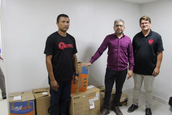 MPT-PI doa cerca de 300 quilos de alimentos para instituições sociais de Teresina