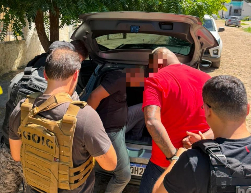 Polícia prende dupla suspeita de arrombamento de veículo em Teresina