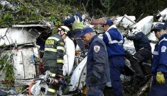 Equipes já retiraram os corpos do local