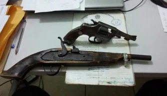 Armas de fogo apreendidas. A garruncha estava em poder do estudante