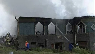 Autoridades desconfiam que fogo começou após paciente fumar sobre sua cama.