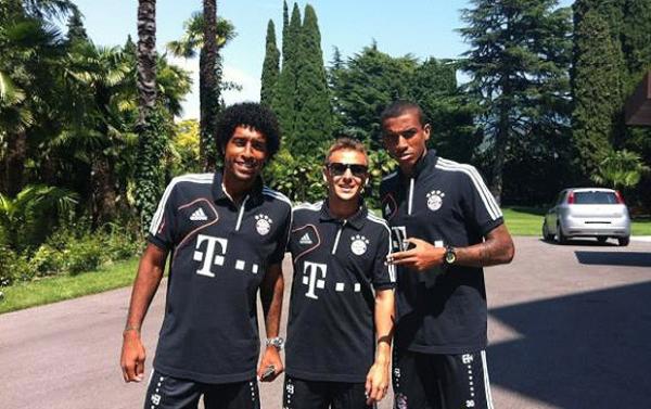 Dante (à esquerda) se juntou aos brasucas Rafinha e Luis Gustavo no Bayern(Imagem:Divulgação)