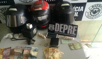 Drogas apreendidas com os suspeitos no bairro Dirceu