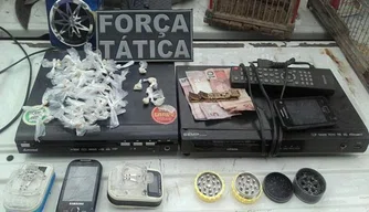 Força Tática da Polícia Militar desarticula boca de fumo em Água Branca