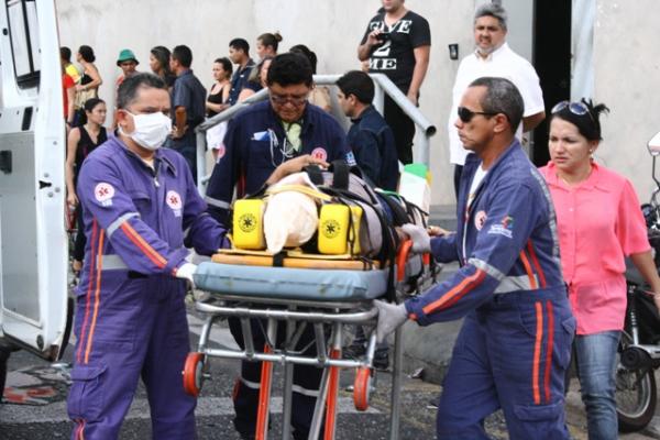 Gincho do carro da eletrobrás solta e arremessa mulher(Imagem:Reprodução)