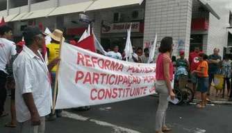 Manifestantes protestam contra governo Michel Temer