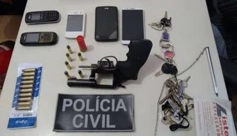 Material apreendido pela polícia.