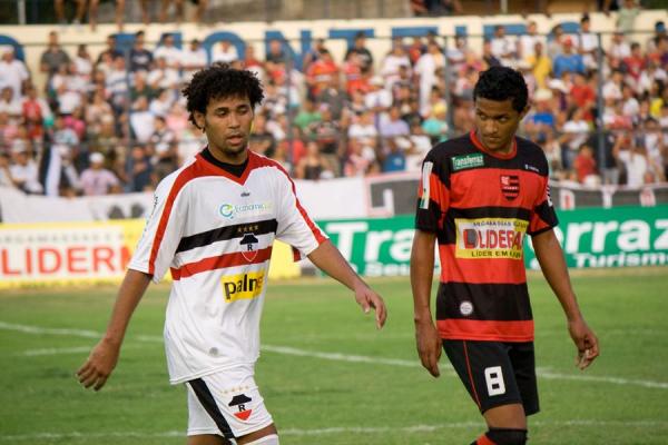 Mimi e Célio em campo pela primeira partida da final na Copa Piauí(Imagem:Neyla do Rego Monteiro/UE)