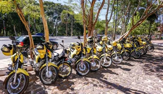 Mototaxistas fazem protestos na frente da Câmara dos vereadores