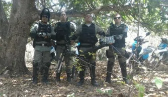 Polícia Militar no local de desmanche de veículos em Teresina