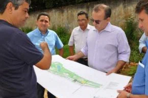 Prefeito volta a cobrar agilidade nas obras da Avenida Higino Cunha