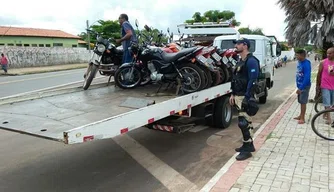 PRF apreende motos em Altos