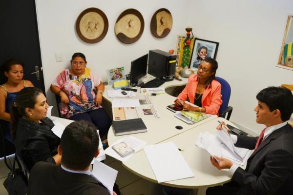 Reuni&atilde;o com moradores e a vereadora Ros&aacute;rio Bezerra(Imagem:Reprodu&ccedil;&atilde;o)