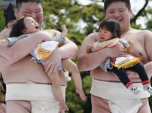 Ritual é realizado anualmente no templo de Sensoji, em Tóquio(Imagem:Reprodução)