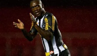 Seedorf já viaja na quinta para treinar o Milan