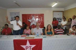 Senador Wellington Dias confirma posição do PT durante encontro regional.