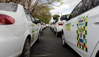 Taxistas fizeram cortejo até o cemitério do Renascença