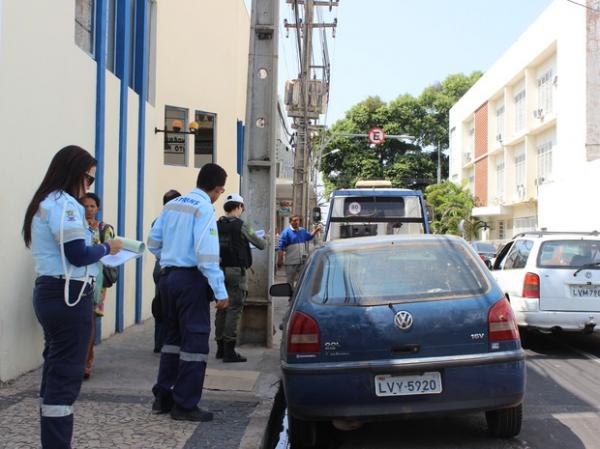 Veículos estacionados em local proibido foram recolhidos do Centro de Teresina(Imagem:Reprodução)