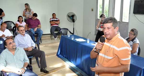 Vice-governador Z&eacute; Filho em reuni&atilde;o com lideran&ccedil;as do PMDB.(Imagem:Divulga&ccedil;&atilde;o)