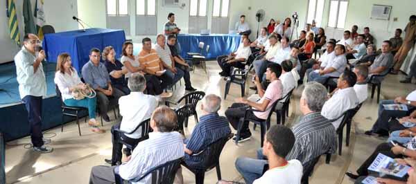 Vice-governador Z&eacute; Filho em reuni&atilde;o com lideran&ccedil;as do PMDB.(Imagem:Divulga&ccedil;&atilde;o)