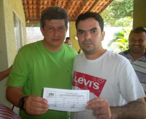 Z&eacute; Filho participou de filia&ccedil;&otilde;es ao PMDB em Parna&iacute;ba(Imagem:Divulga&ccedil;&atilde;o)