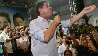 Cid Gomes chama petistas de "babacas" em evento