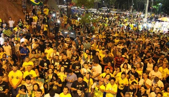 Eleitores comemoram vitória de Bolsonaro